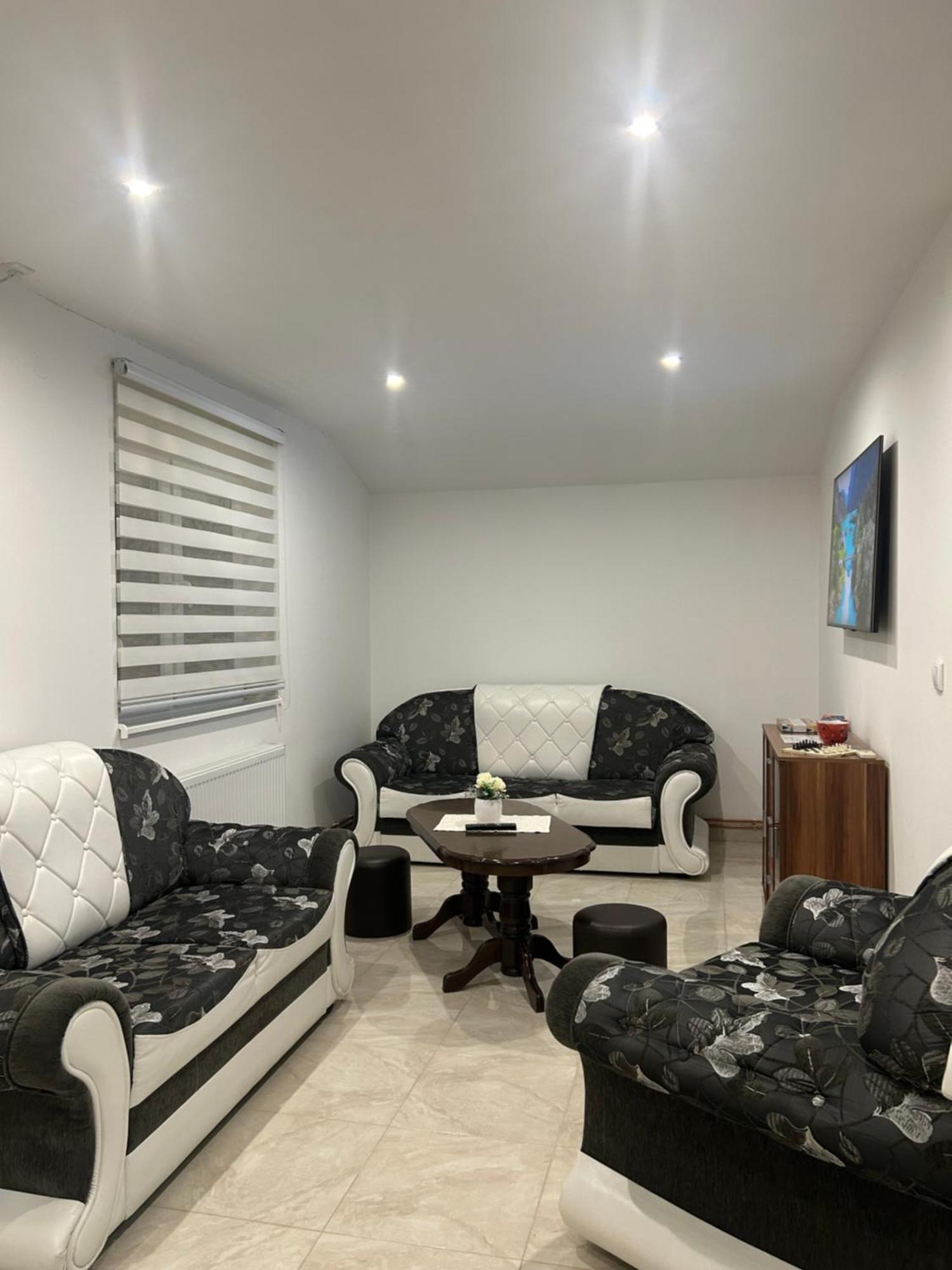 Apartman Diamond Lux Surcin Ngoại thất bức ảnh