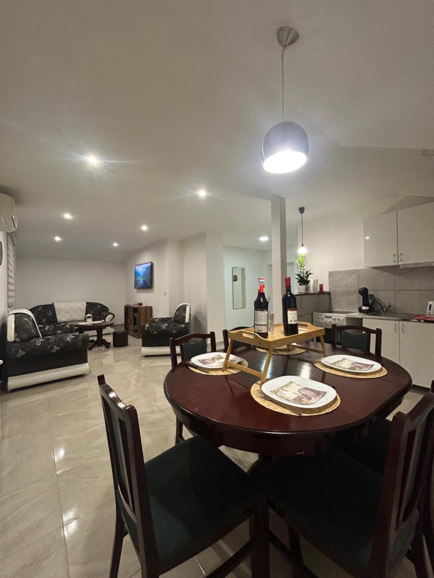 Apartman Diamond Lux Surcin Ngoại thất bức ảnh