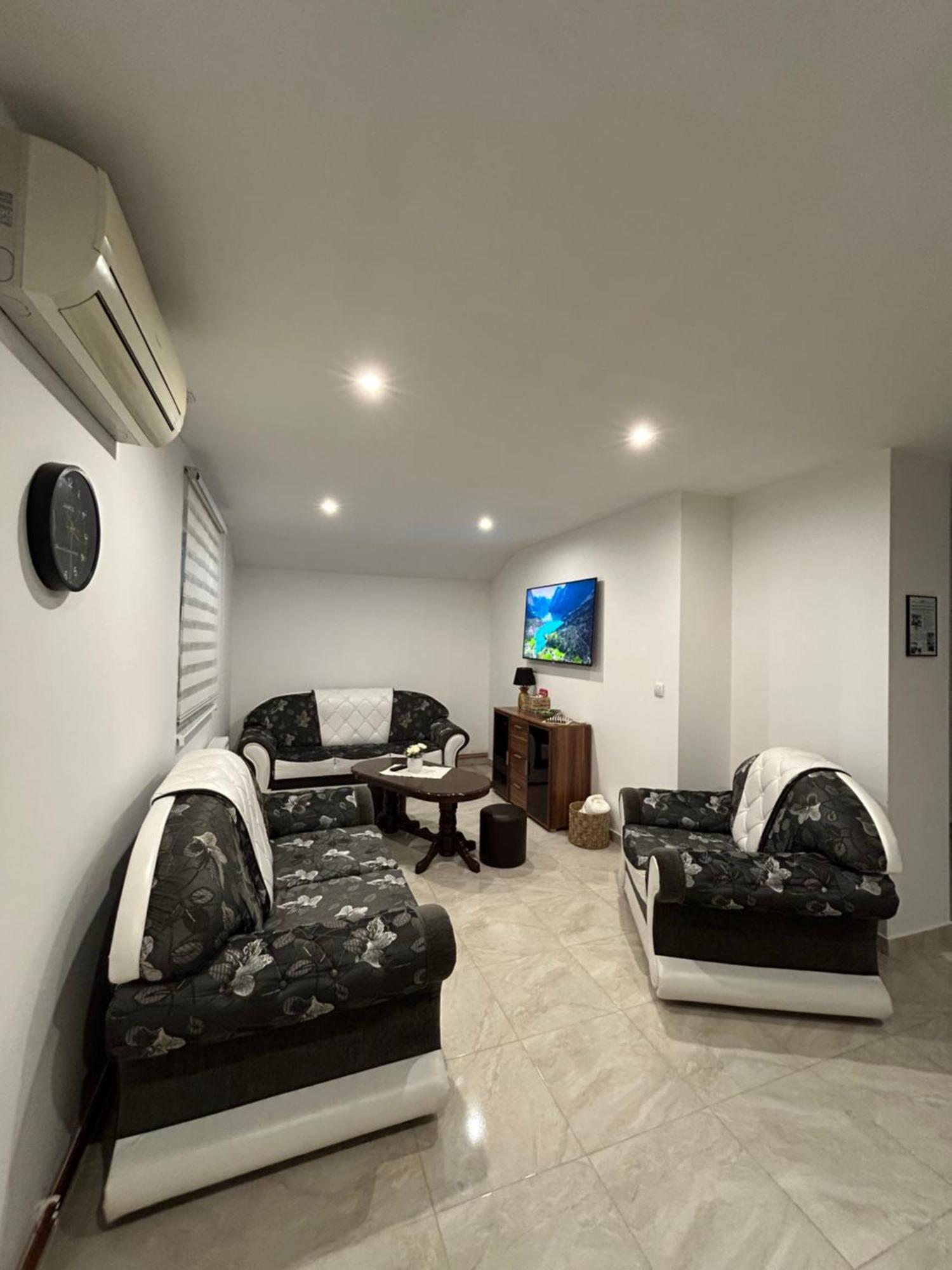 Apartman Diamond Lux Surcin Ngoại thất bức ảnh