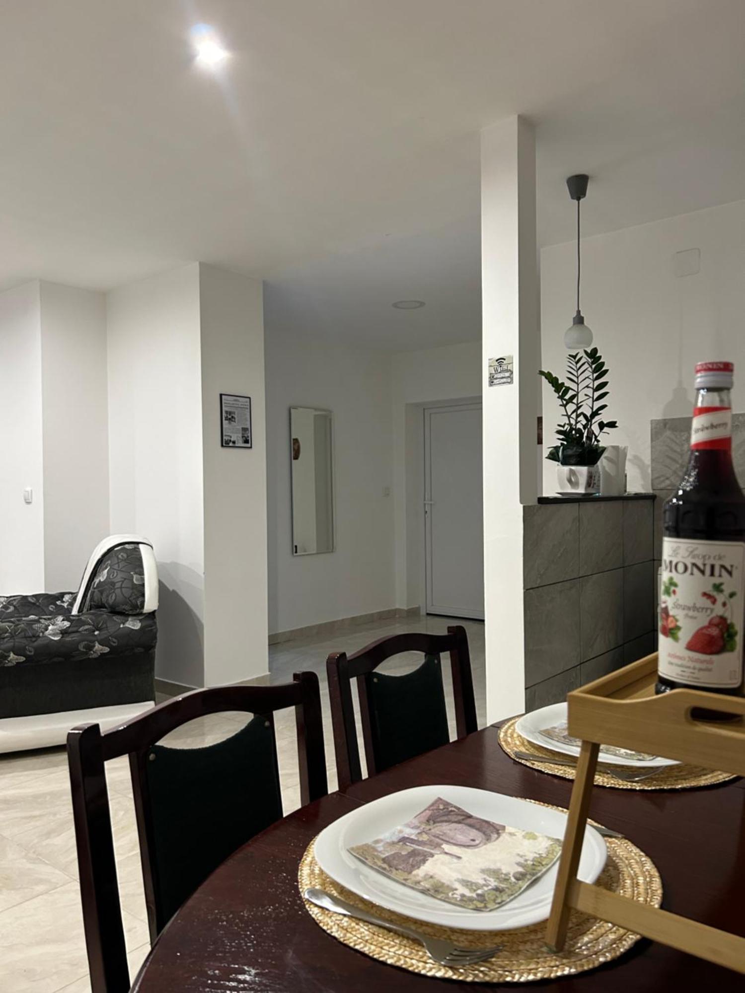 Apartman Diamond Lux Surcin Ngoại thất bức ảnh